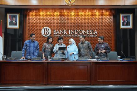 BI Tahan Bunga di 5,75%, Andalkan Hedging dan Likuiditas Jaga Rupiah