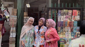 Jalan Pagi Berkebaya Keliling Kwitang, Susuri Rute 2,1 Km dan Belajar Sejarah