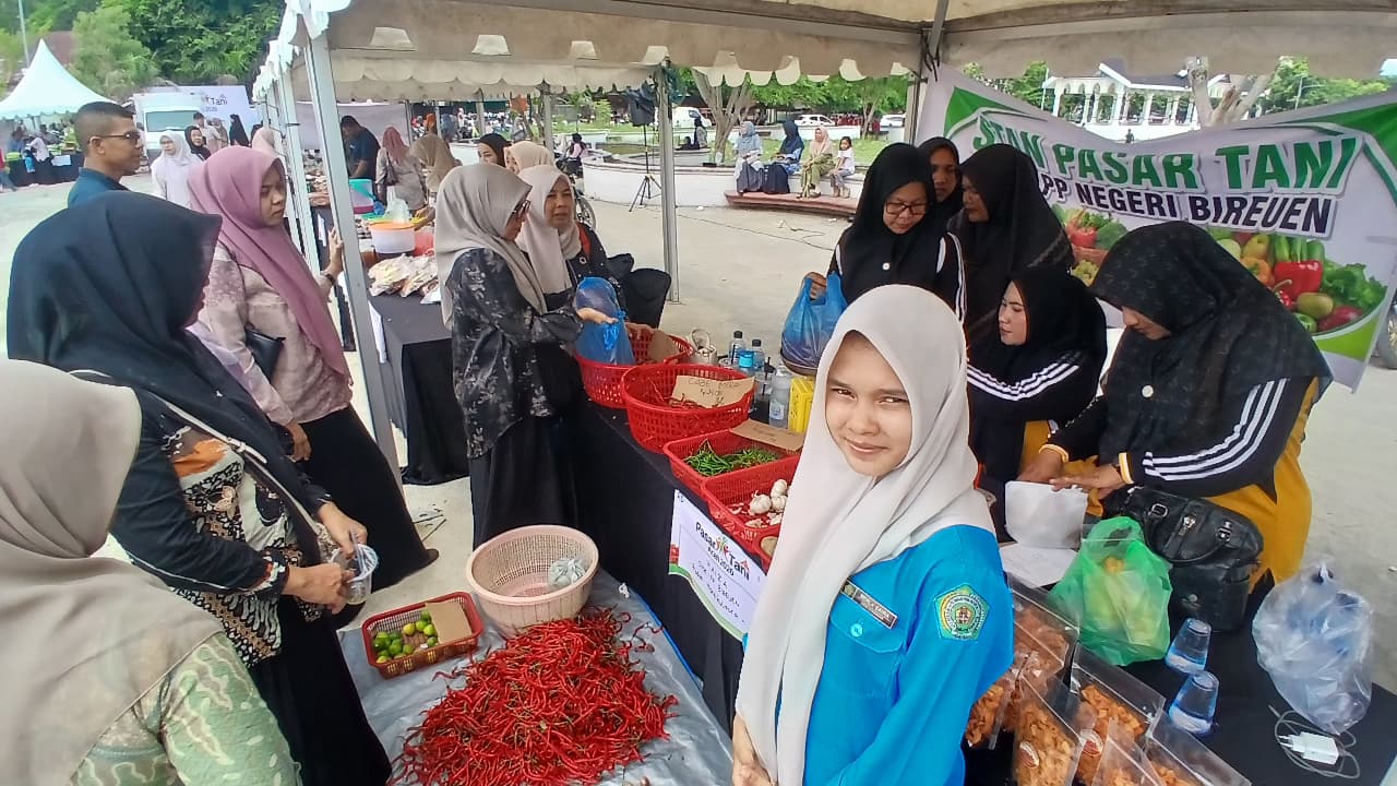 Pasar Tani di RTH Cot Gapu Bireuen Diserbu Warga, 37 UMKM Jual Sembako Murah