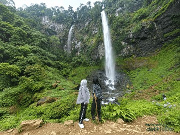 Curug Cileat Subang: Trekking 2 Jam ke Air Terjun Raksasa di Tengah Hutan