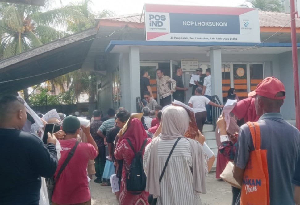 579 KK Korban Banjir Aceh Utara Terima Bantuan Isi Hunian di Kantor Pos Lhoksukon, 22 KK Belum Dapat Undangan