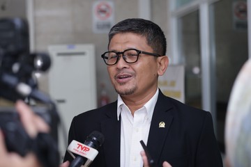 Komisi XI DPR Minta OJK Evaluasi Aturan PIP Maybank Usai Aduan Serikat Pekerja