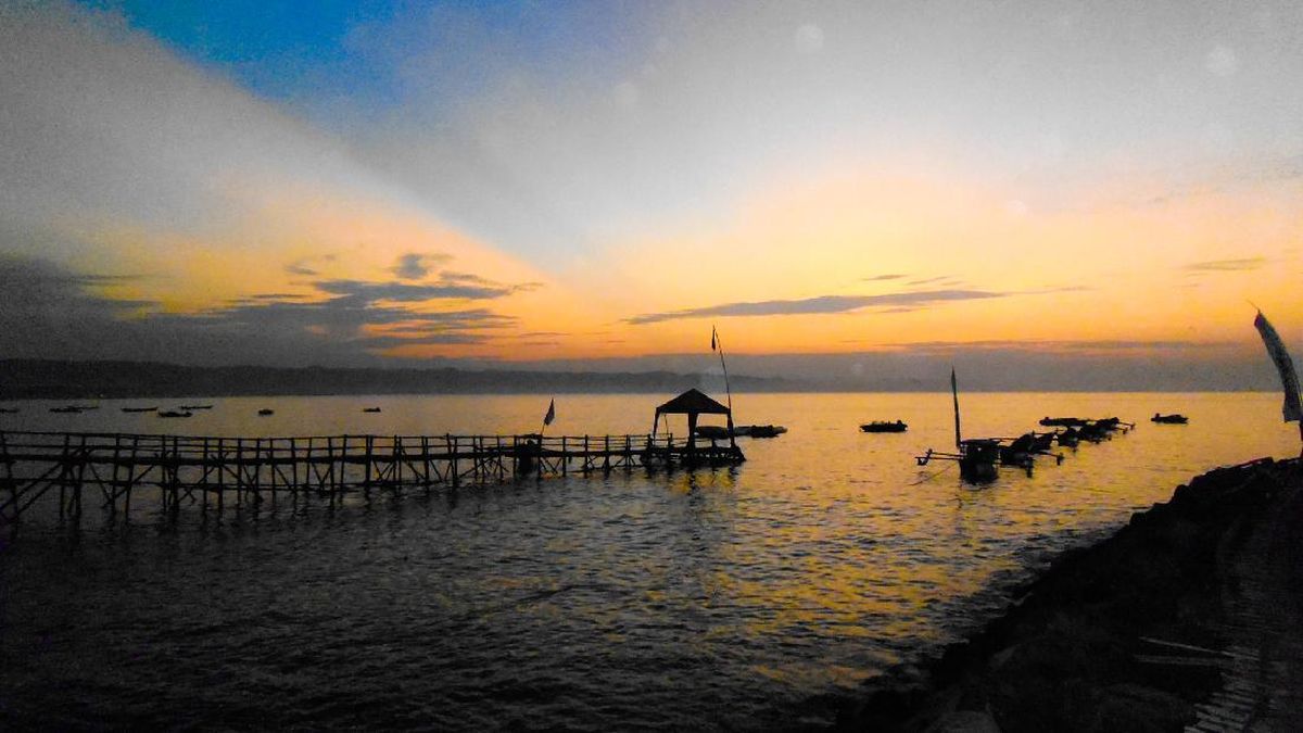 Plang Larangan Merokok di Pantai Pangandaran Viral, Denda Rp50 Juta