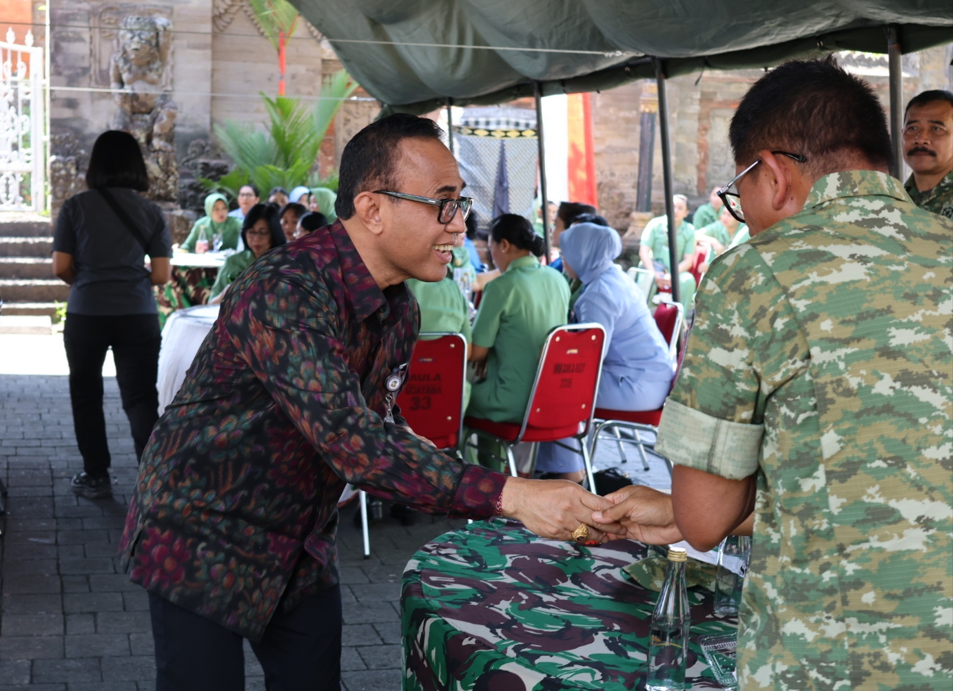 Wali Kota Jaya Negara Buka Bazar Murah HUT Ke-81 TNI di Denpasar, 20 Stan UMKM Jual Sembako Murah