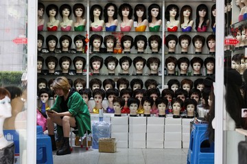 Produk Kecantikan China Banjiri Pasar AS, Wig dan Kuku Palsu Jadi Primadona Ekspor
