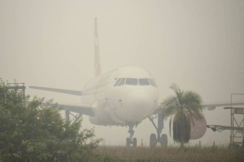 Kabut Asap Karhutla Selimuti Palangka Raya, Sejumlah Maskapai Setop Sementara Penerbangan di Bandara Tjilik Riwut