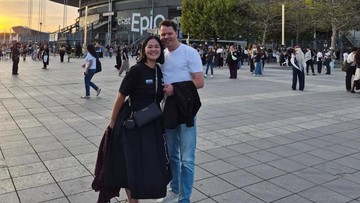 Gracia Indri Nonton Konser BIGBANG di Paris, Ditemani Suami