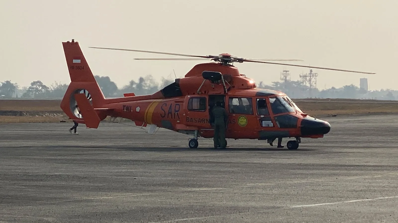 Basarnas Kerahkan Helikopter Dauphin HR-3604 dari Bogor ke Banjarbaru, Operasi SAR KM Virgo Transport 8 di Laut Jawa Makin Maksimal
