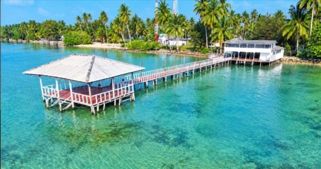 Lanud Raden Sadjad Natuna Renovasi Rumah Pantai, Perbaiki Tiang Kayu hingga Jembatan yang Rusak Diterpa Ombak