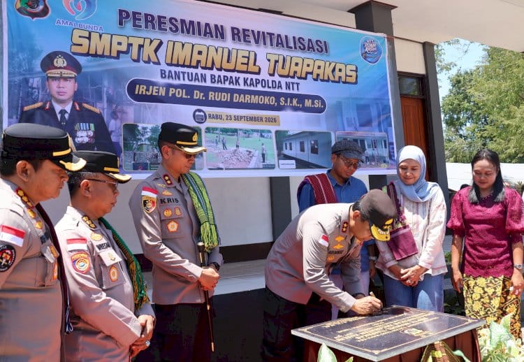 Kapolda NTT Resmikan Ruang Kelas Baru SMPTK Imanuel Tuapakas di TTS, Dibangun Lewat Bantuan Yayasan Amal Bunda