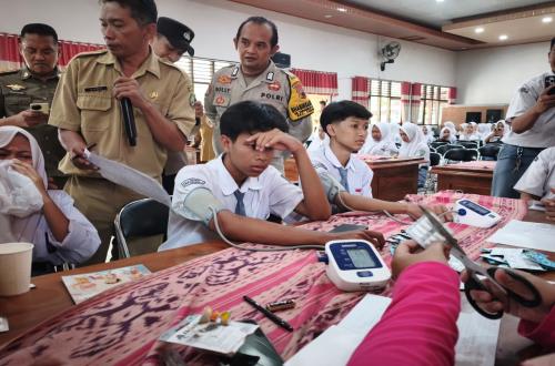 Wagub Jateng Minta SOP MBG Tak Saling Lempar, Pemprov Ajukan Saran ke BGN Usai 1.400 Siswa Terdampak