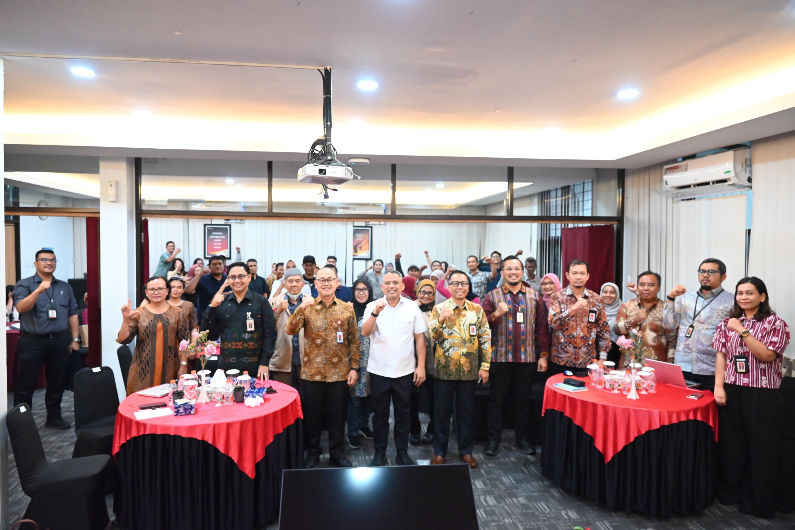 Bank Sumut Raih Penghargaan OJK Sumut sebagai Bank Teraktif Literasi Keuangan ke Sekolah