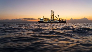 Harga Minyak Dunia Turun Tipis, Brent ke US$105,85 per Barel