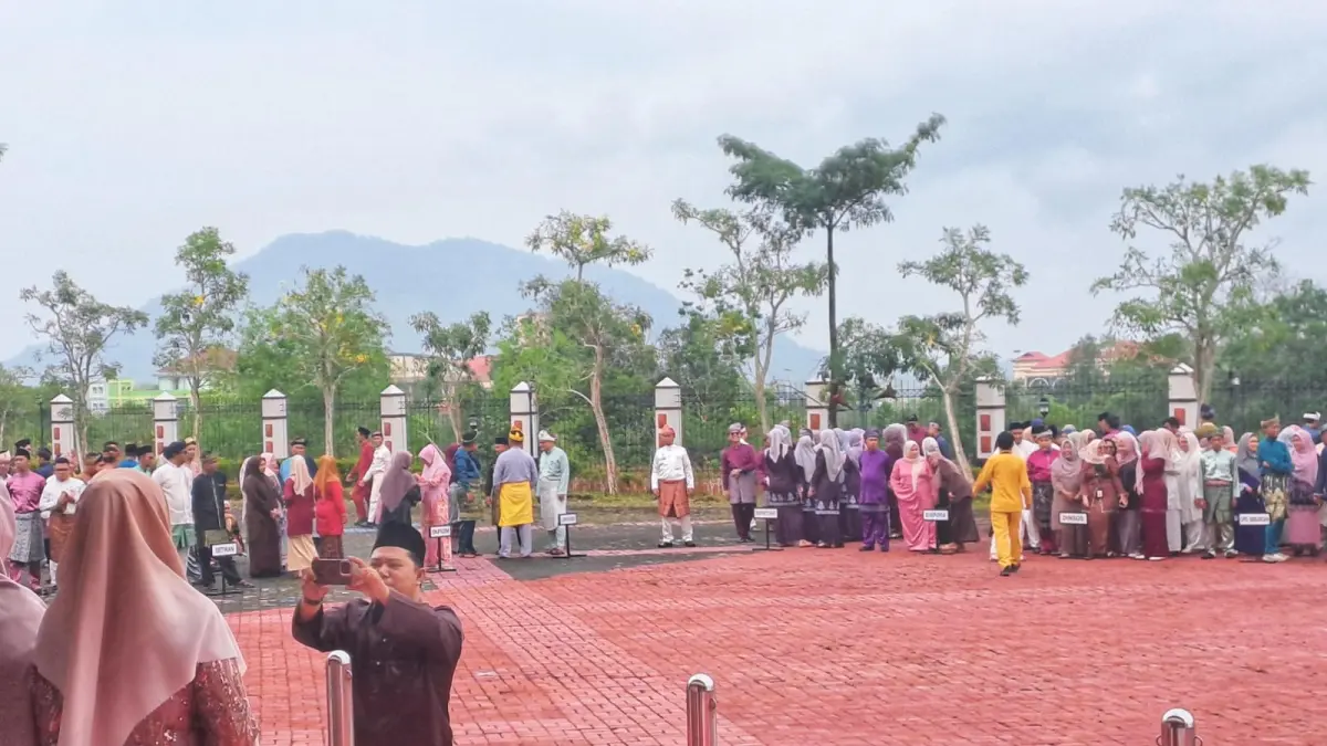 Minim Lurah Hadiri Upacara HUT Ke-24 Kepri di Bintan, Bupati Roby Minta Wakil Bupati dan Sekda Lakukan Pembinaan
