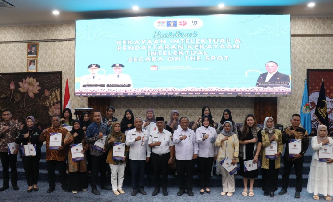 Kemenkum Sumsel Serahkan 24 Sertifikat Merek ke UMKM Lubuklinggau, Maju Amintas Siburian Sebut Perlindungan Hukum