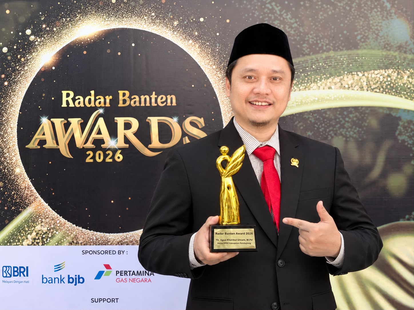 Ketua DPRD Pandeglang Agus Khatibul Umam Raih Radar Banten Award 2026 Kategori Sinergi dan Kolaborasi