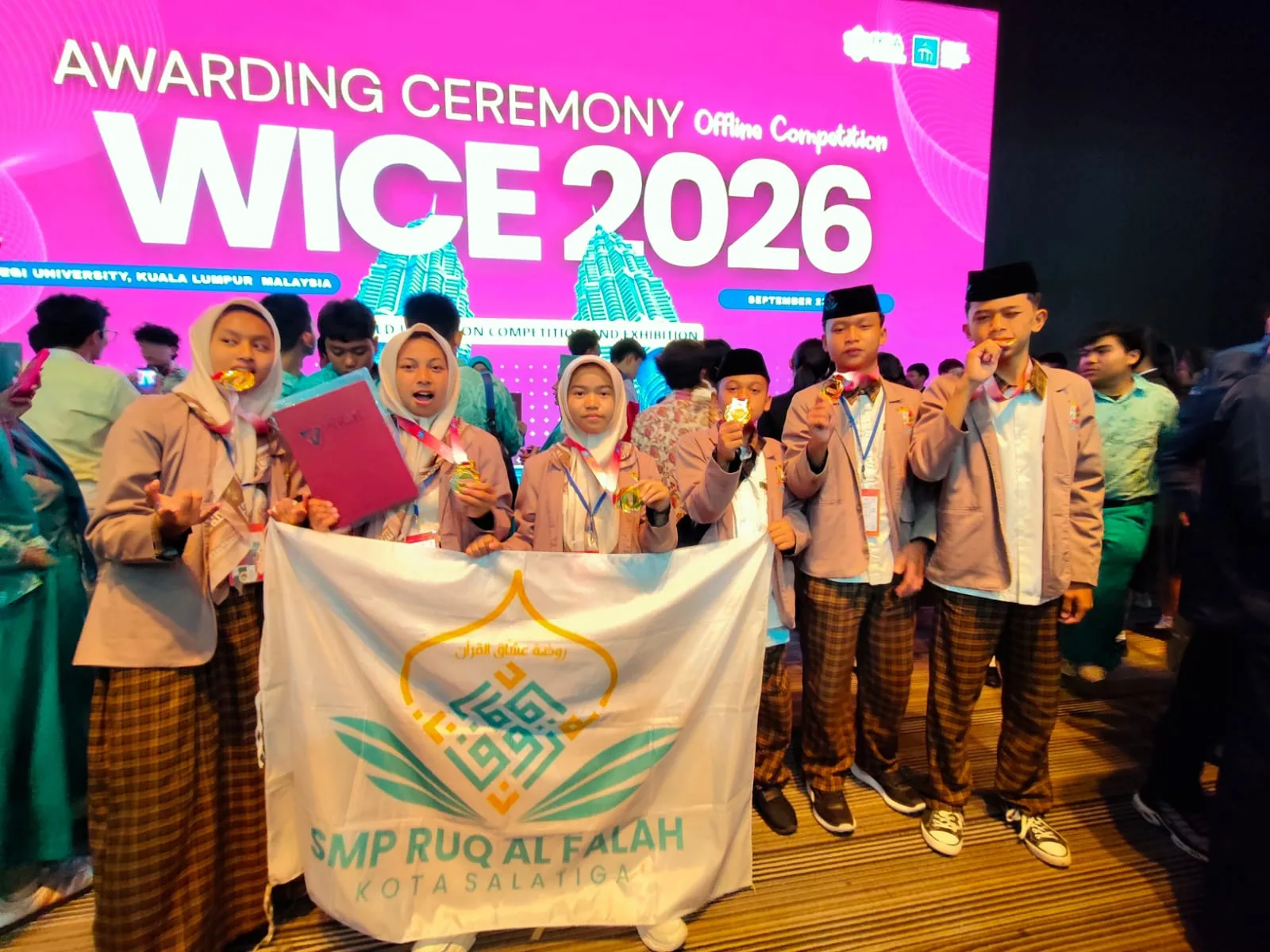 Dua Tim Al Falah Salatiga Raih Emas di Kompetisi Inovasi Selangor Malaysia