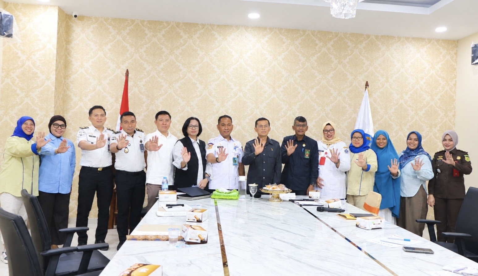 Pemkot Kendari Evaluasi MoU Perlindungan Perempuan dan Anak, Sekda Amir Hasan Pimpin FGD di Ruang Rapat