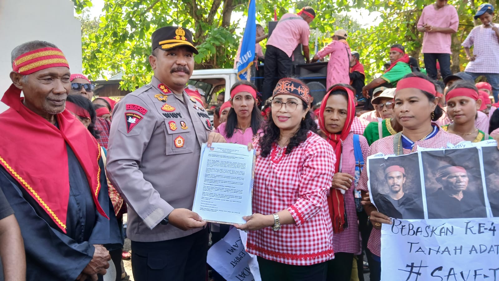Masyarakat Adat Tananahu Kepung Polres Maluku Tengah, Desak Kepastian Hukum Kasus Dugaan Penghinaan Perempuan