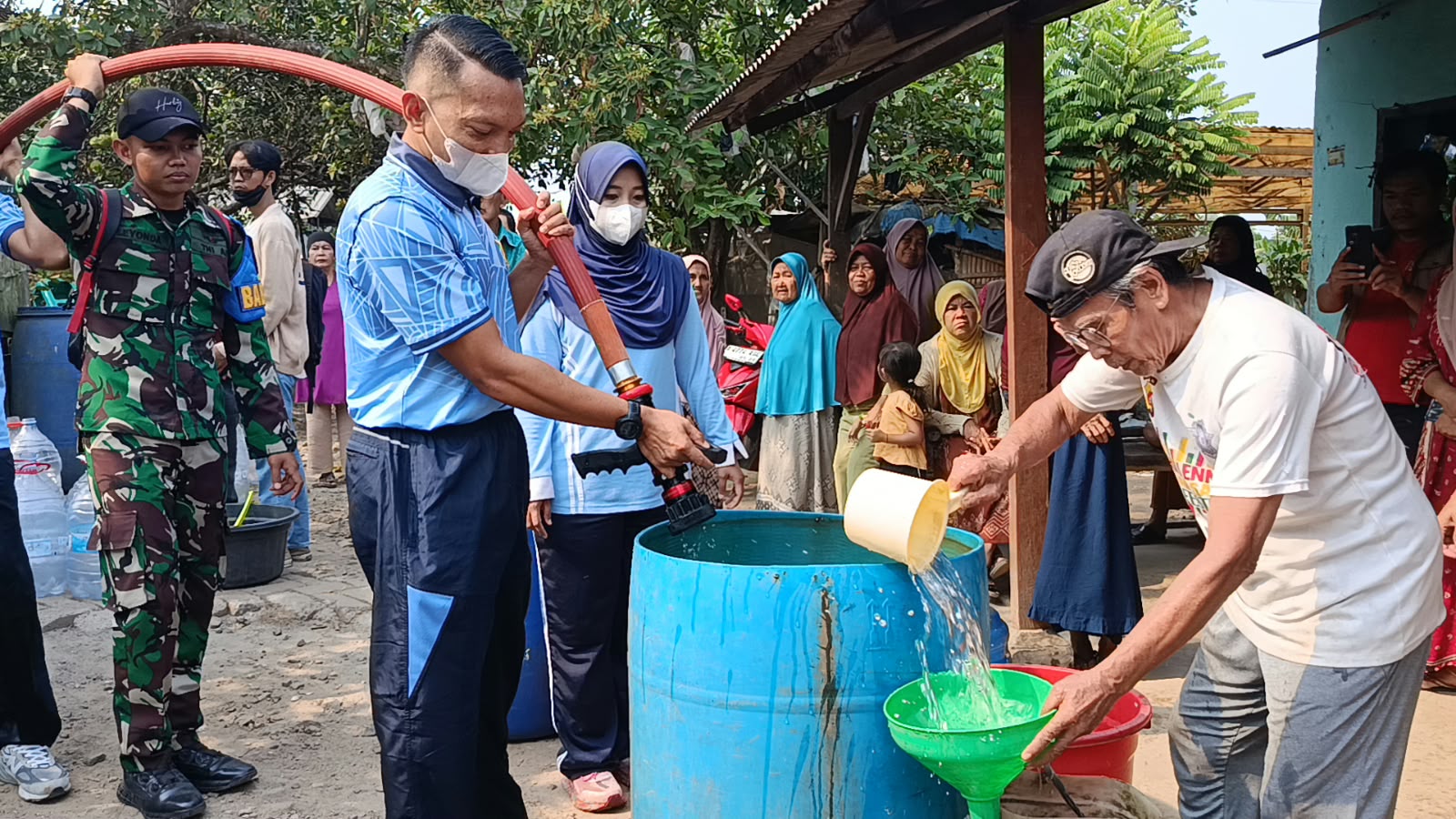Lanud Saleh Basarah Kirim 10.000 Liter Air ke Warga Kampung Sodong Tigaraksa yang Kekeringan 4 Bulan
