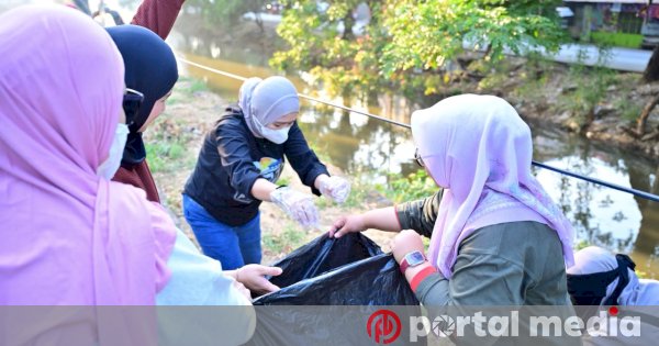 PDAM Makassar Kerahkan Direksi hingga Staf Bersihkan Saluran Air Baku di Jalan Abdul Dg Sirua