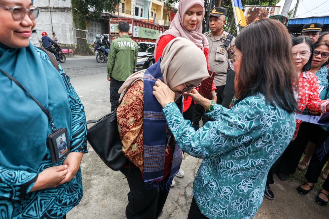 Ketua TP PKK Pematangsiantar Sambut Tim Evaluasi PHBS Provinsi Sumut di Kelurahan Pematang Marihat