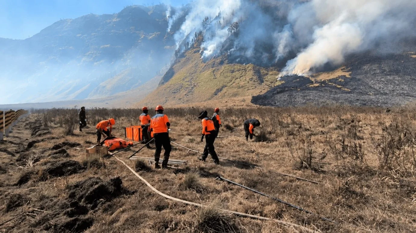 Bromo Terbakar 2026: 1.120 Hektare Terdampak, Jeep hingga Pedagang Kehilangan Penghasilan