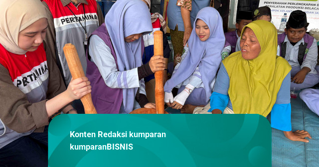 Pertagas Bantu 10 Ibu-ibu Produsen Belacan di Desa Kelantan Langkat Naik Kelas Lewat Branding dan Alat Produksi