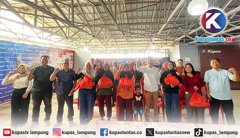 Kupas Tuntas Grup Bagikan Puluhan Paket Sembako ke Warga Pematang Wangi Saat HUT ke-14