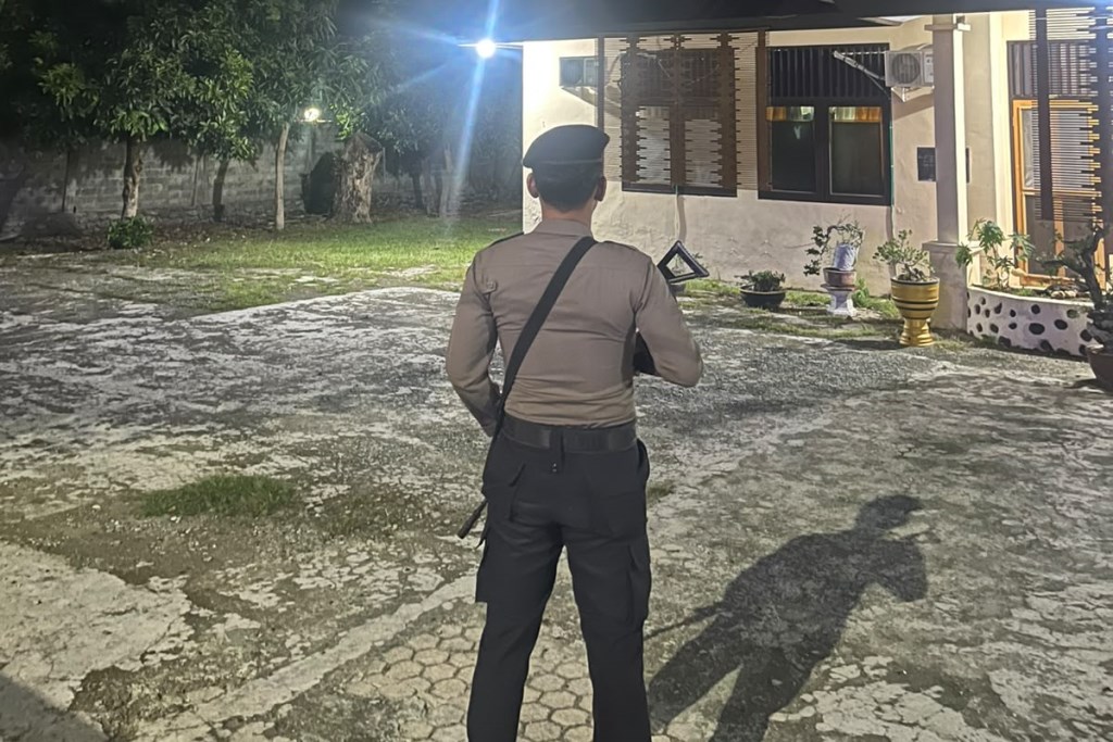 Satuan Samapta Polres Tojo Una-Una Gelar Patroli Dini Hari, Sisir Gudang Senjata hingga Ruang Tahanan