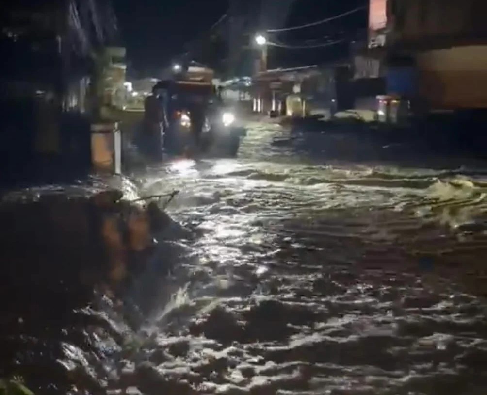 Banjir Aceh Tenggara Bawa Lumpur dan Kayu, Jalan Nasional di Bambel Lumpuh 2 Kilometer