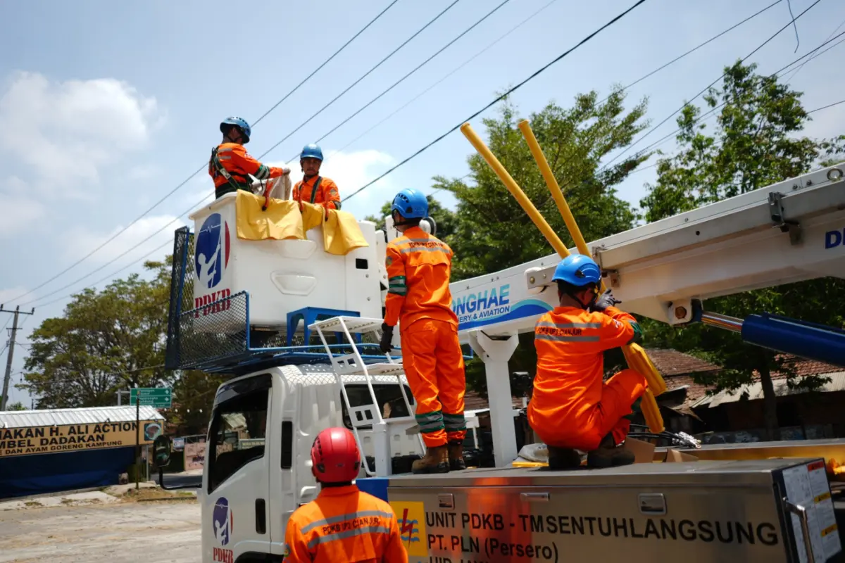 222 Personel PLN Bergerak Serentak di Kuningan, Rawat 304 Titik Listrik Tanpa Padamkan Aliran