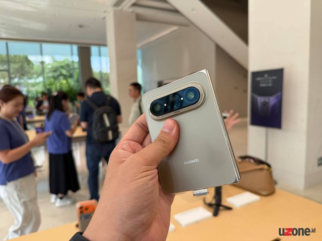 Hands-on Huawei Pura X Max: Layar Lipat 7,7 Inci Ala Paspor