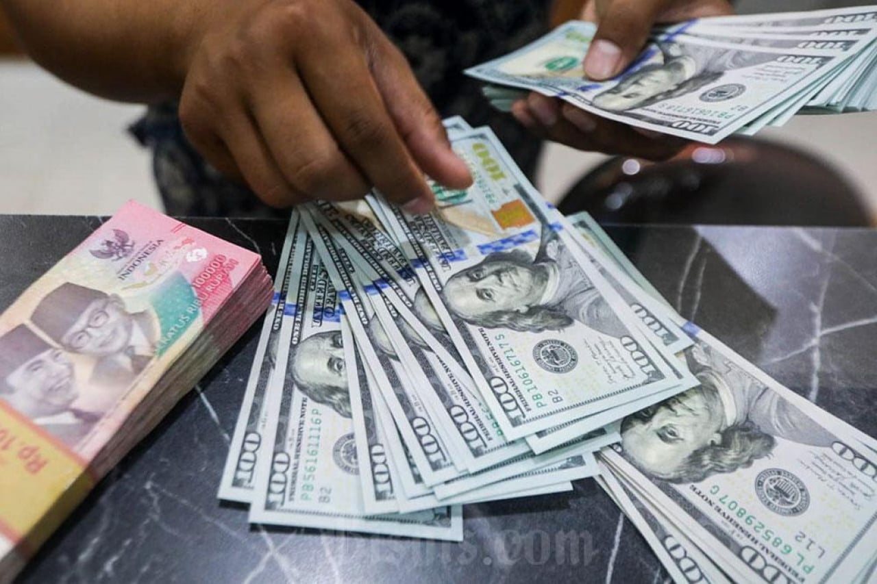 Rupiah Ditutup Anjlok ke Rp17.916 per Dolar AS, Terburuk di Asia