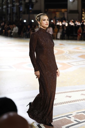Aryna Sabalenka Debut Jadi Model di Milan, Belajar Jalan dari Irina Shayk