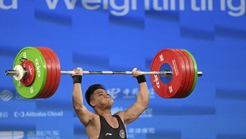 Rahmat Erwin Raih Emas Asian Games 2026, Pecahkan Rekor Dunia Angkat Besi 74kg