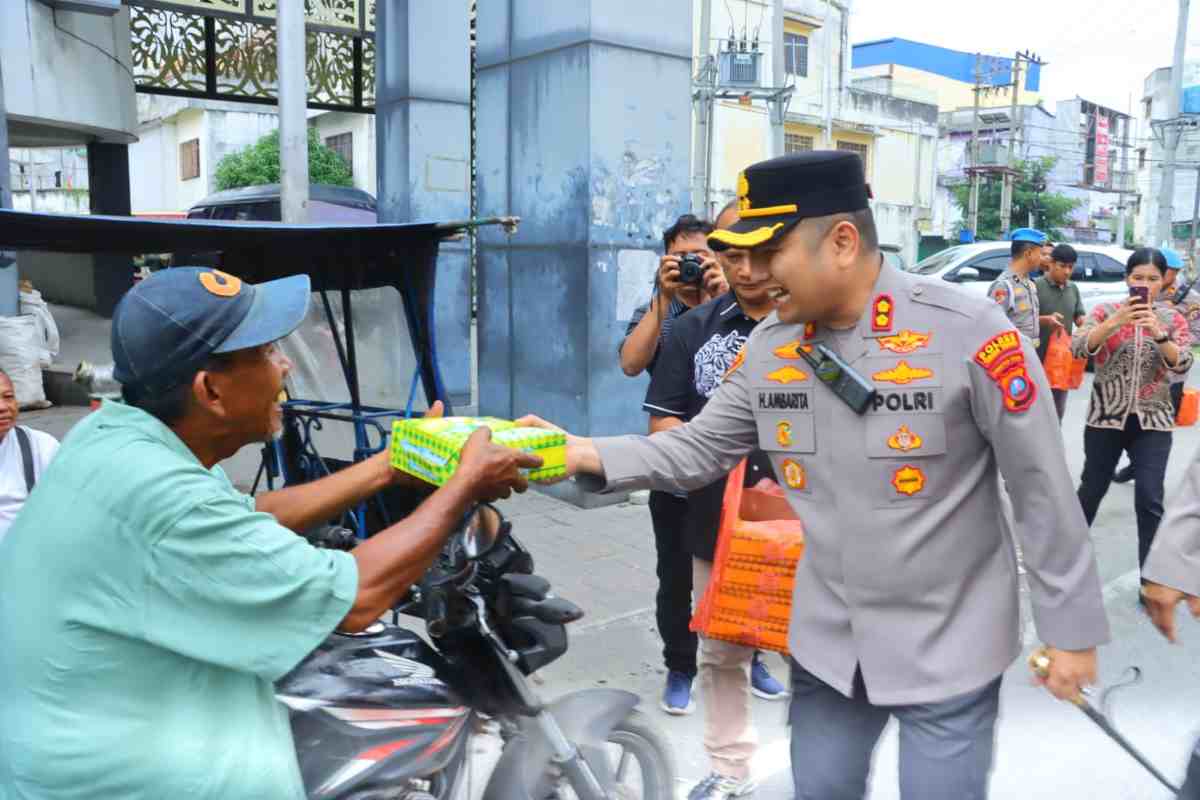 Polres Tebing Tinggi Gelar Makan Gratis di Jalan MT Haryono, Pengemudi Becak Motor Ikut Kebagian