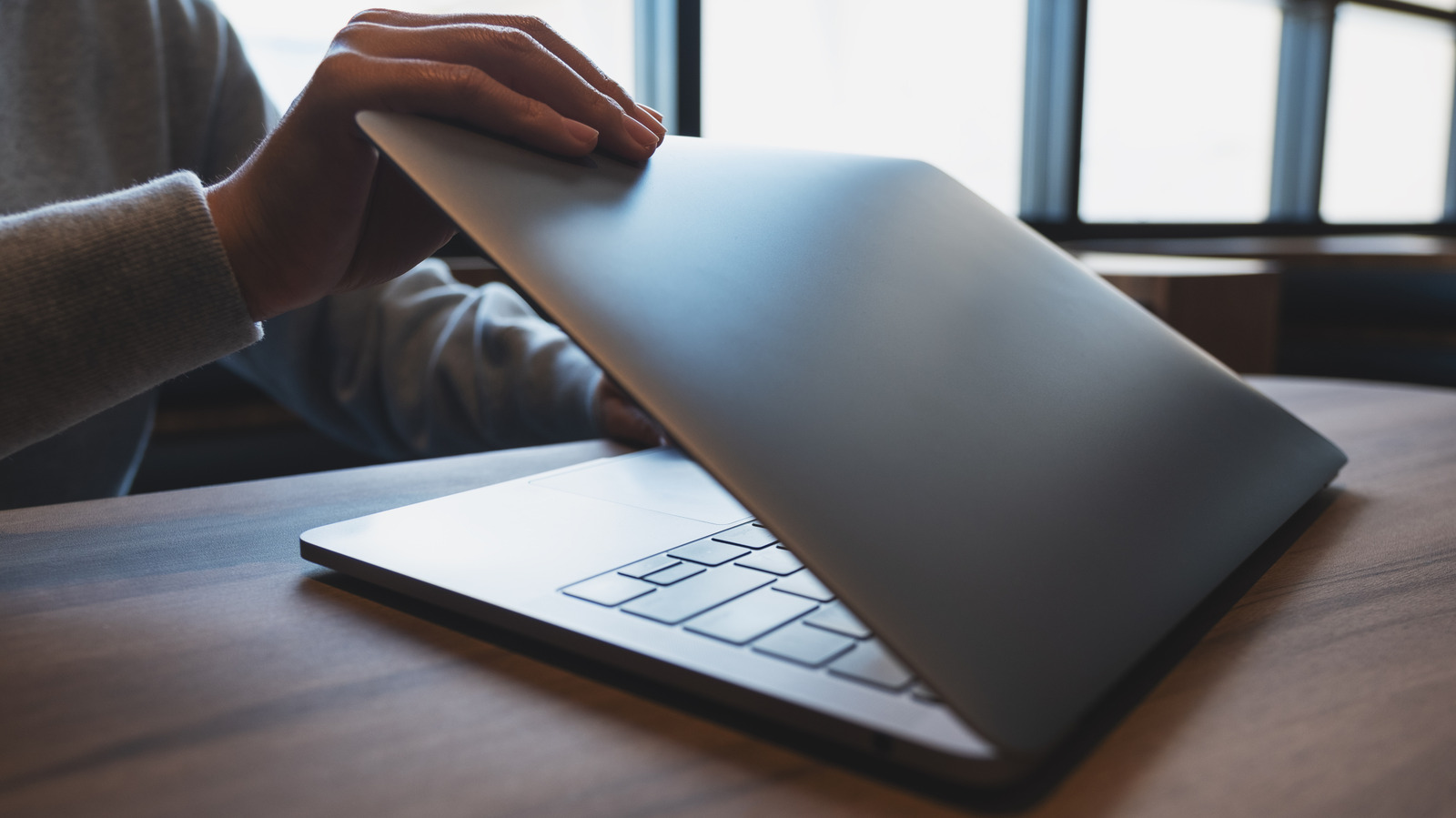 Sleep atau Shutdown, Mana yang Lebih Baik untuk MacBook Sehari-hari