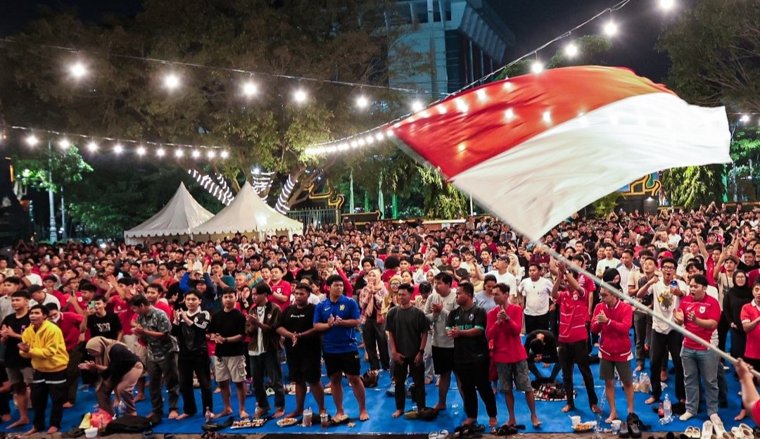 Nobar Timnas di Gubernuran Jateng Diserbu Ribuan Warga, UMKM Kuliner Ludes