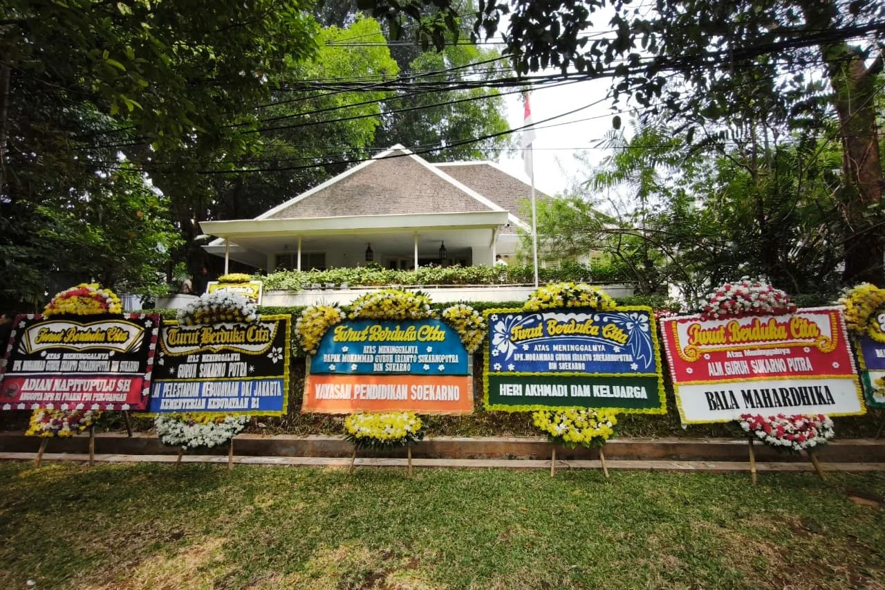 Seniman dan Politisi Guruh Soekarnoputra Wafat di Usia 73 Tahun, Rumah Duka di Jakarta Selatan Dipadati Pelayat