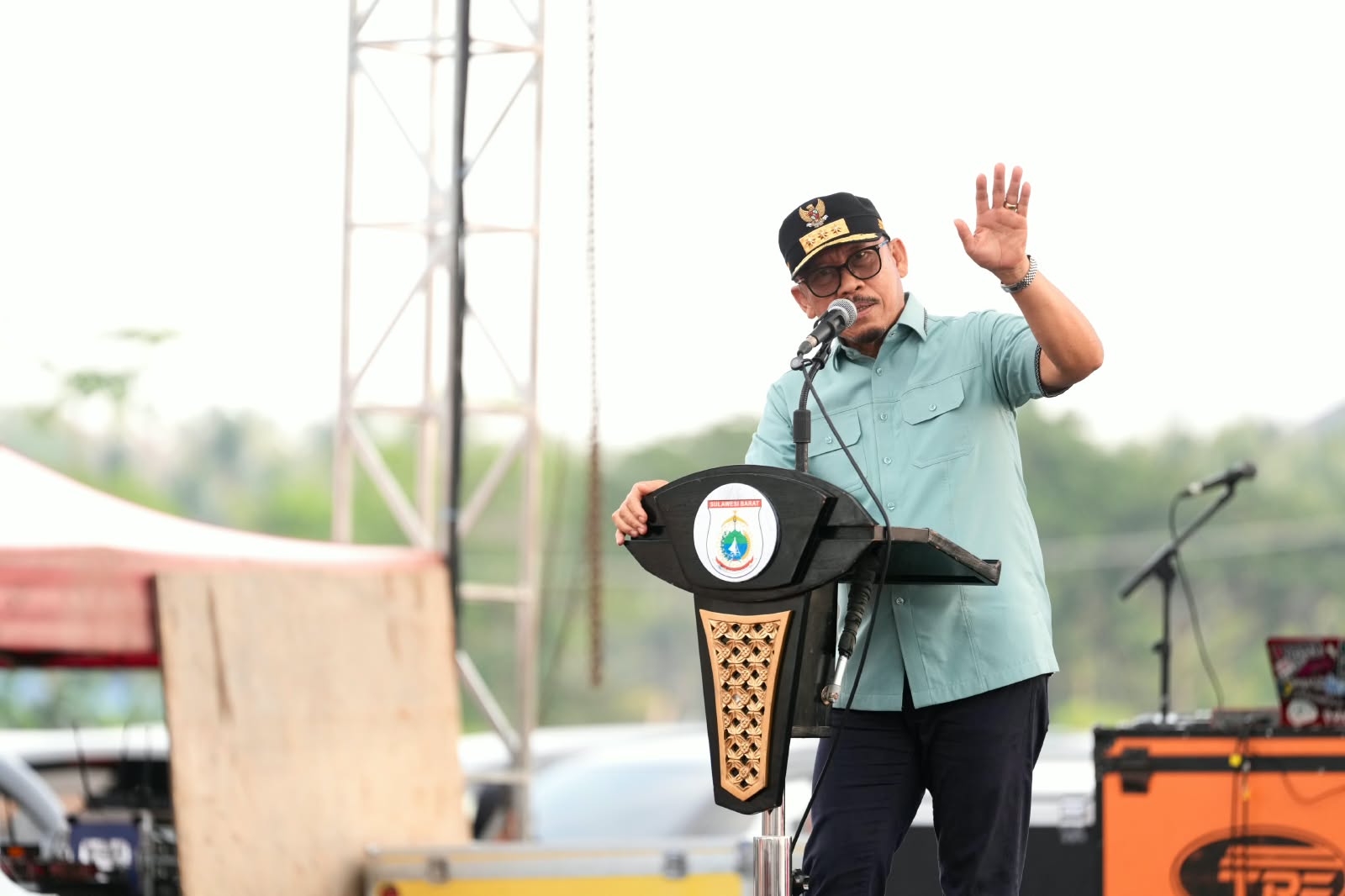 Gubernur Sulbar Suhardi Duka Buka Sandeq Silumba 2026 di Majene, Janji Kucurkan APBD 2027