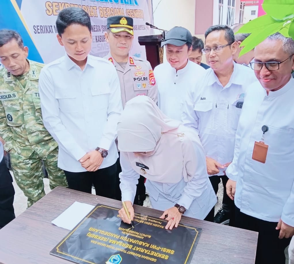 Ketua DPRD Pandeglang Minta Jurnalis Awasi Jalannya Pemerintahan Usai Gedung Sekber PWI-SMSI Diresmikan