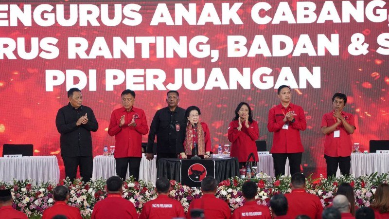 Megawati Kukuhkan Pengurus Ranting PDI Perjuangan se-Sulut di Tondano, 10.000 Kader Hadir