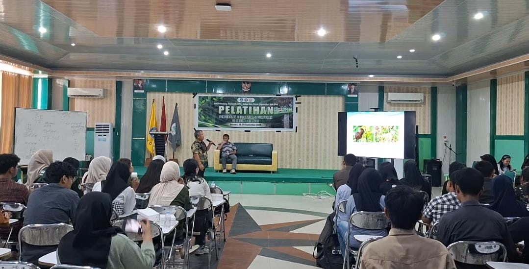 Puluhan Mahasiswa FHIL UHO Latih Identifikasi Tumbuhan Wallacea di Kebun Raya Kendari, Libatkan Ahli BRIN