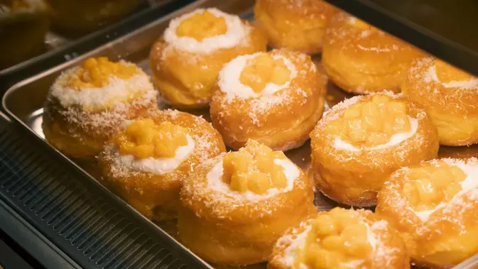 Donat Mango Sticky Rice Rp 40 Ribu Hadir di Pondok Indah Mall 2