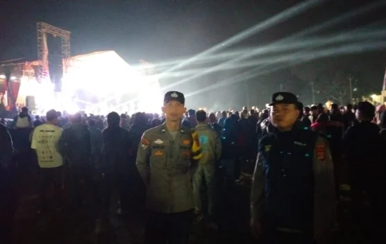 Polres Lampung Barat Amankan Pentas Seni HUT ke-35, Ribuan Warga Padati Lapangan Merdeka Liwa