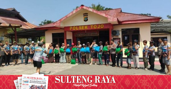 Bhayangkara Tadulako Overland Polda Sulteng Salurkan Sembako untuk 15 Warga Tojo Una-Una