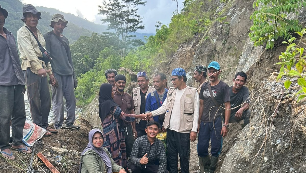 Warga Dua Gampong di Beutong Ateuh Nagan Raya Gotong Royong Pasang Pipa Irigasi Sawah Usai Setahun Kering