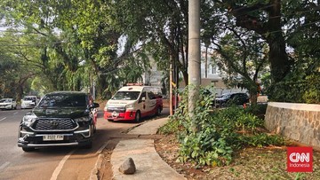 Jenazah Guruh Soekarnoputra Tiba di Rumah Duka Kebayoran Baru