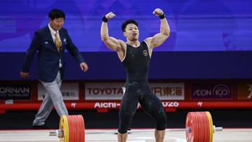 Rahmat Erwin Raih Emas Angkat Besi Asian Games 2026 dan Ukir Rekor Dunia
